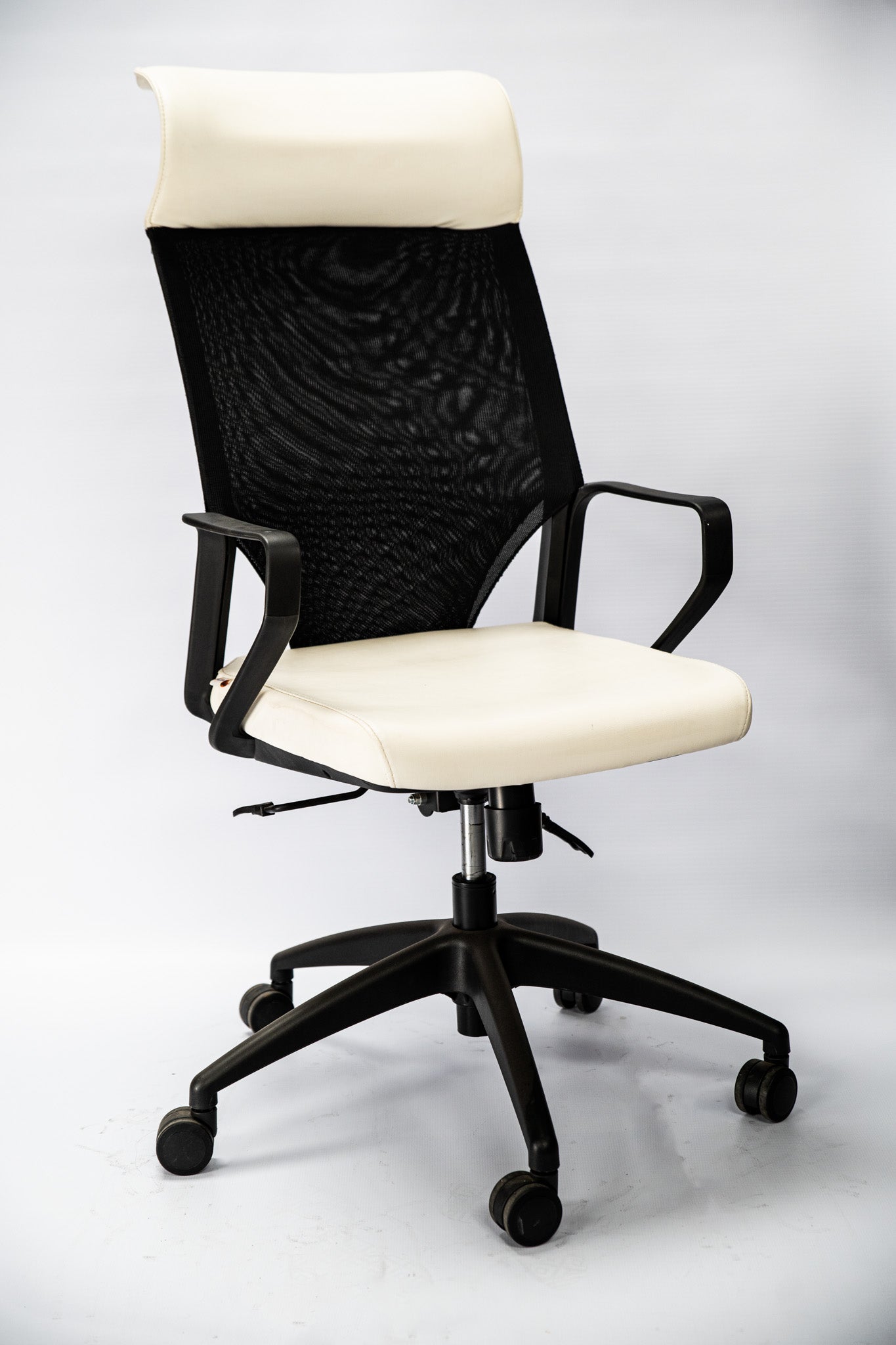 High-back office chair relax style black and white modern design  